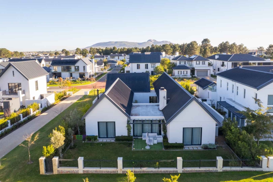 5 Bedroom Property for Sale in Val De Vie Estate Western Cape